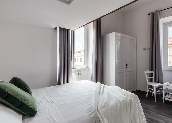 The Rent - Spacious Multi-room On Via Cavour Apartamento