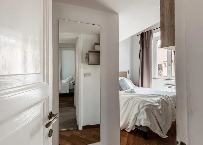The Rent - Spacious Multi-room On Via Cavour Roma