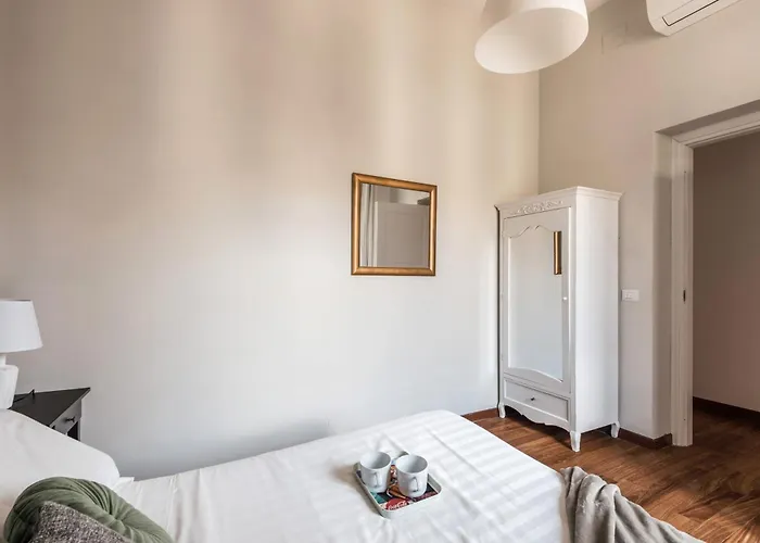 The Rent - Spacious Multi-room On Via Cavour Roma