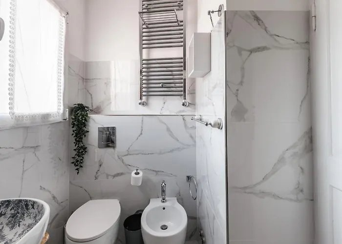 The Rent - Spacious Multi-room On Via Cavour * Roma