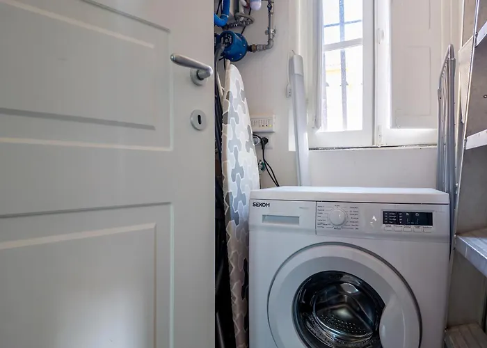 The Rent - Spacious Multi-room On Via Cavour * Roma